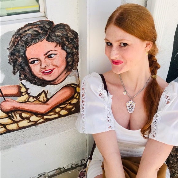 Meet your Posher, Erica - Picture 2 of 5